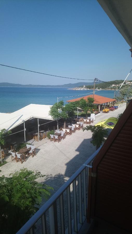 Diolkos Apartement Nea Roda Exterior photo
