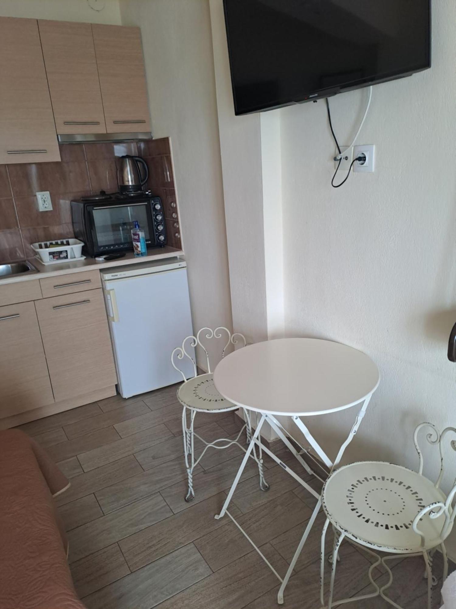 Diolkos Apartement Nea Roda Exterior photo