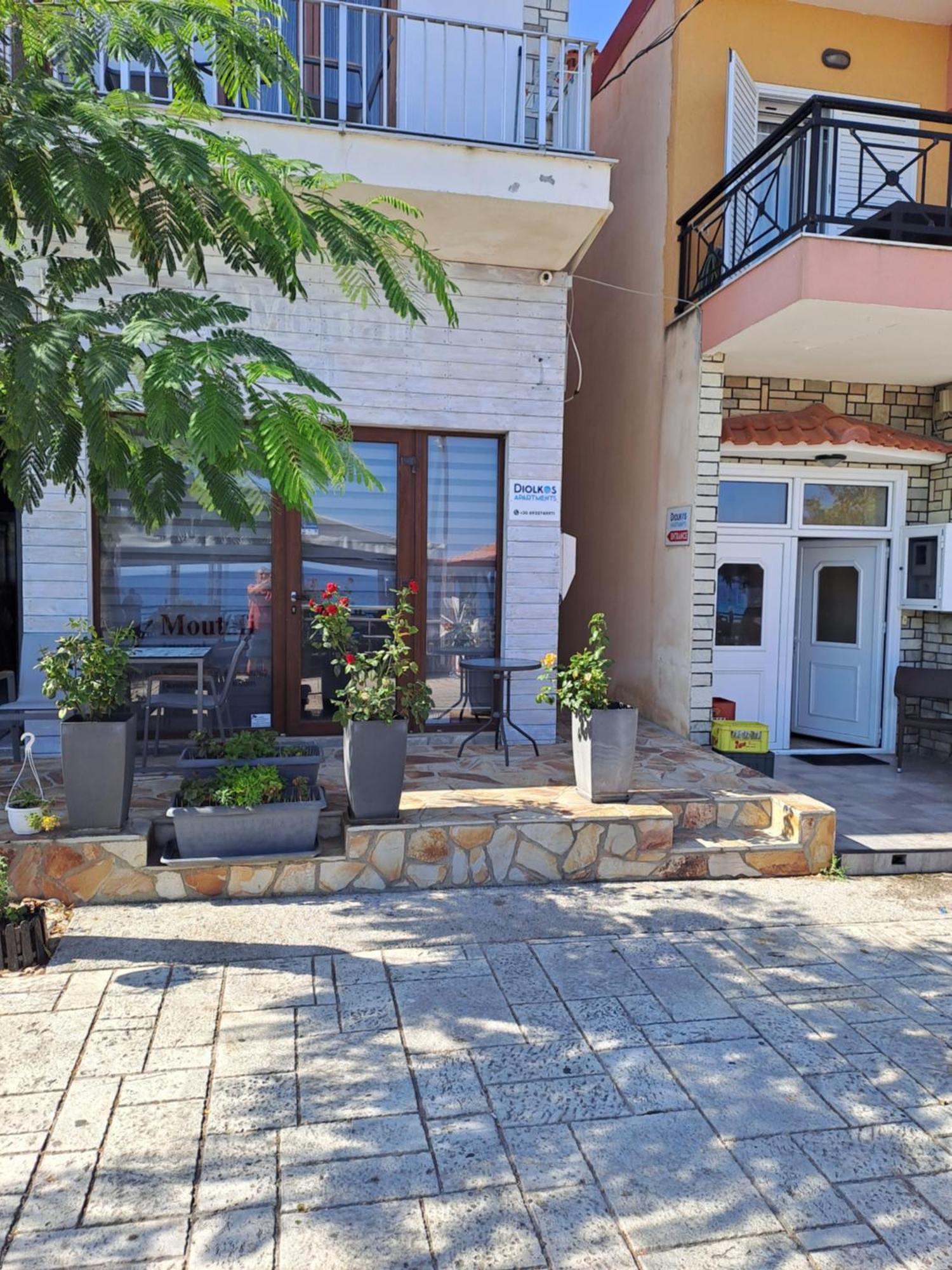 Diolkos Apartement Nea Roda Exterior photo