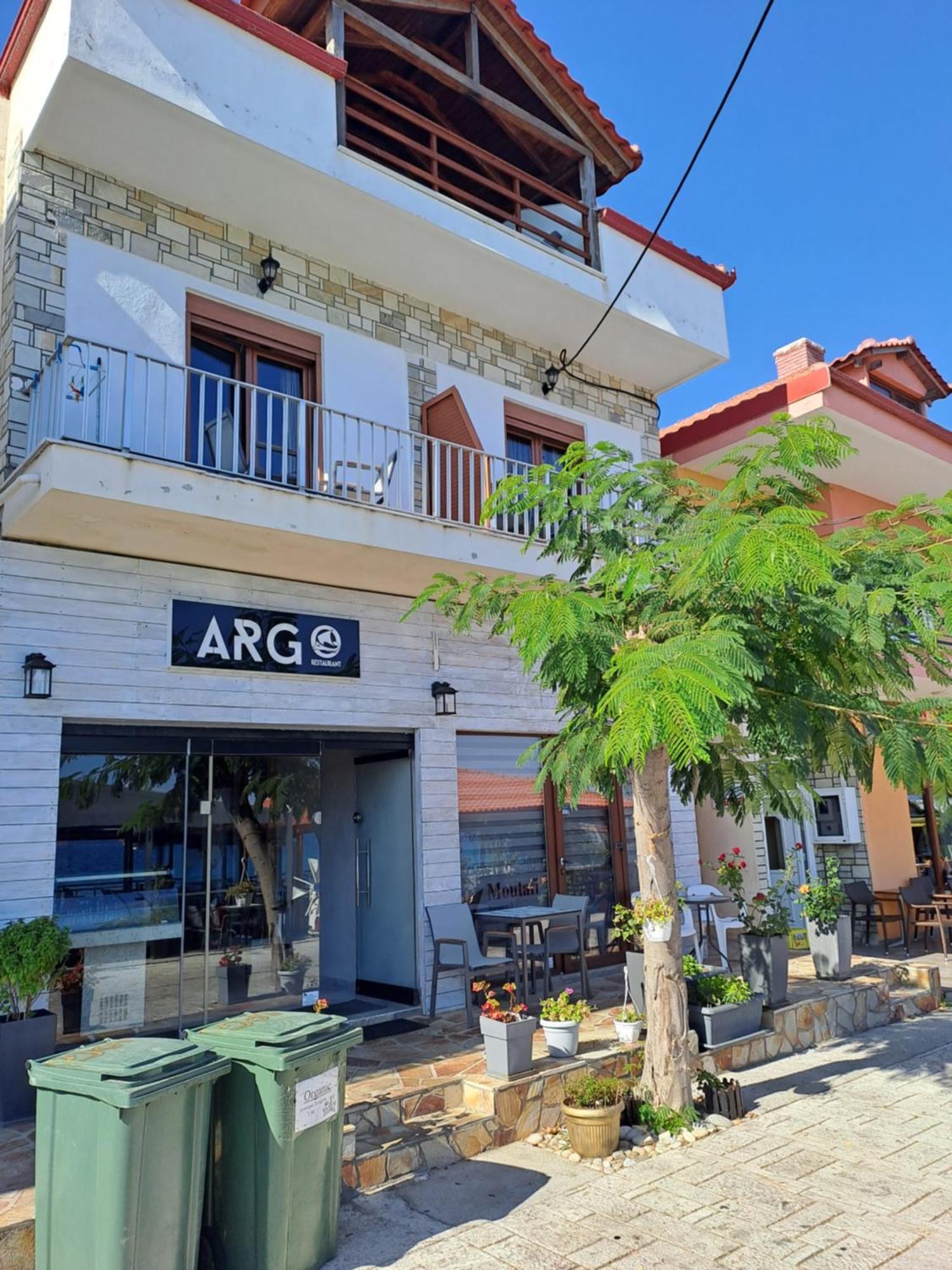 Diolkos Apartement Nea Roda Exterior photo